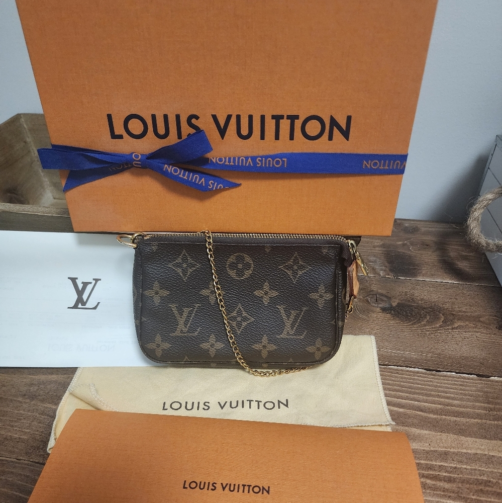Louis Vuitton Mini Pochette
